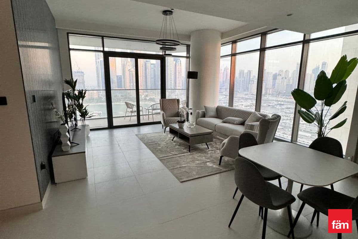 3 bedroom apartment in Marina Vista Tower 2, photograph 3 of 15