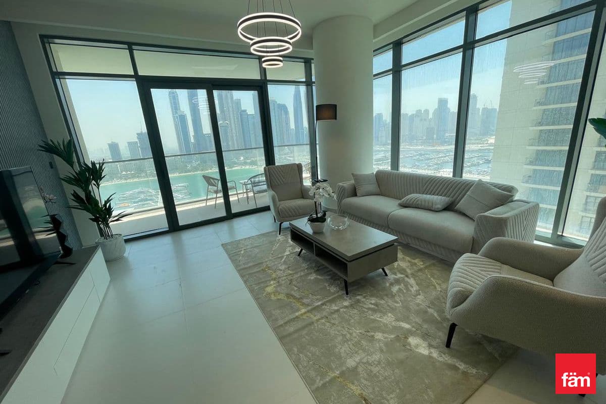 3 bedroom apartment in Marina Vista Tower 2, photograph 2 of 15