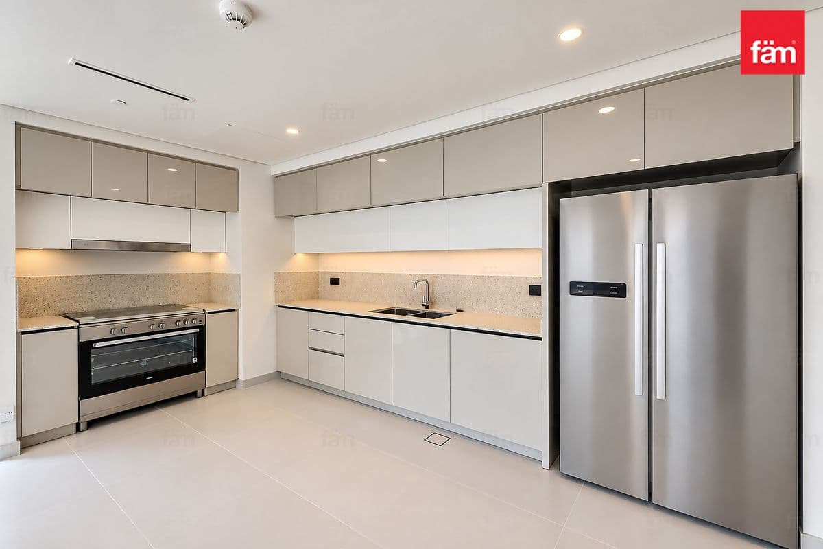 3 bedroom apartment in Marina Vista Tower 2, photograph 8 of 20