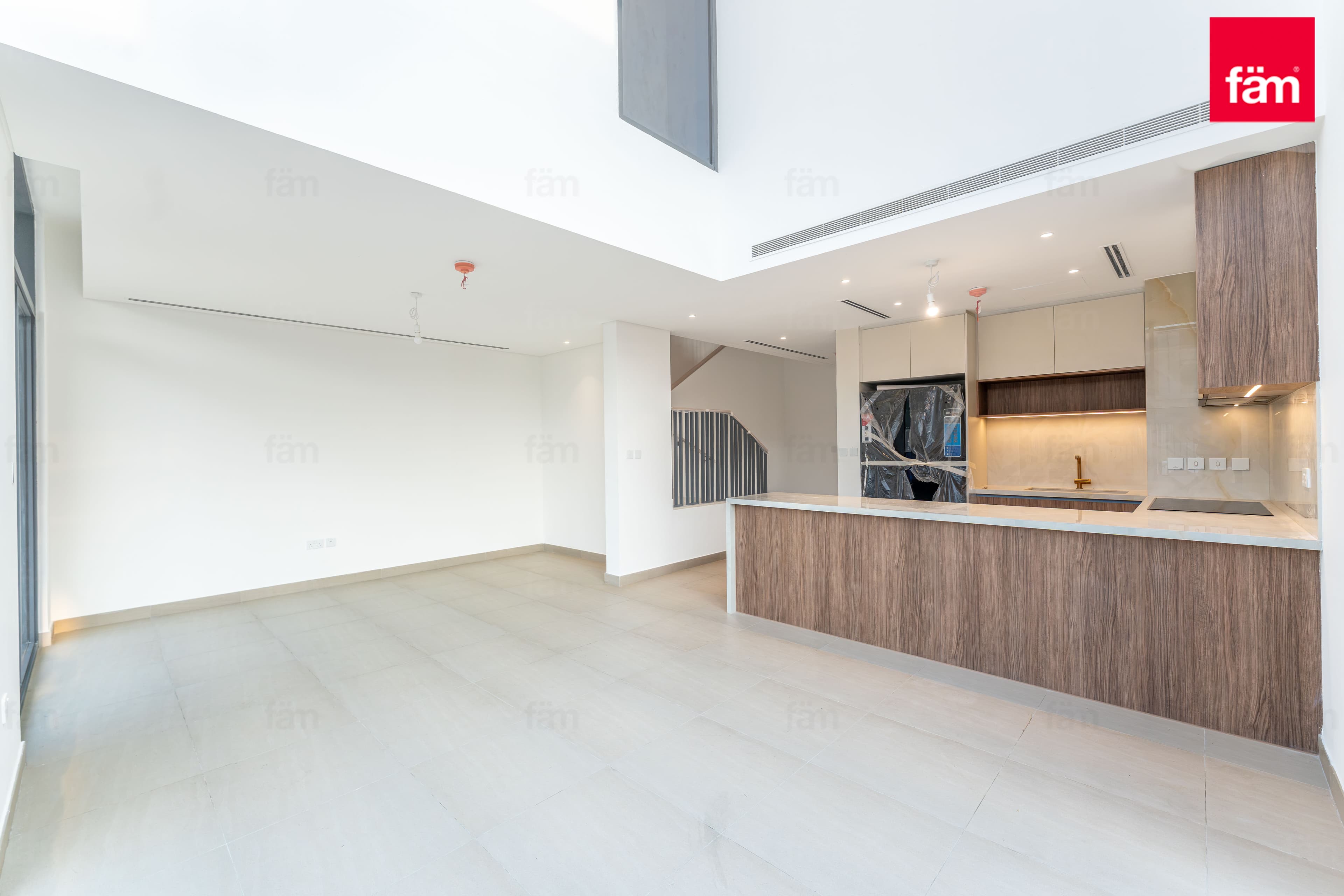 Green Facing 4+Maid Corner Unit| Near The Interenc