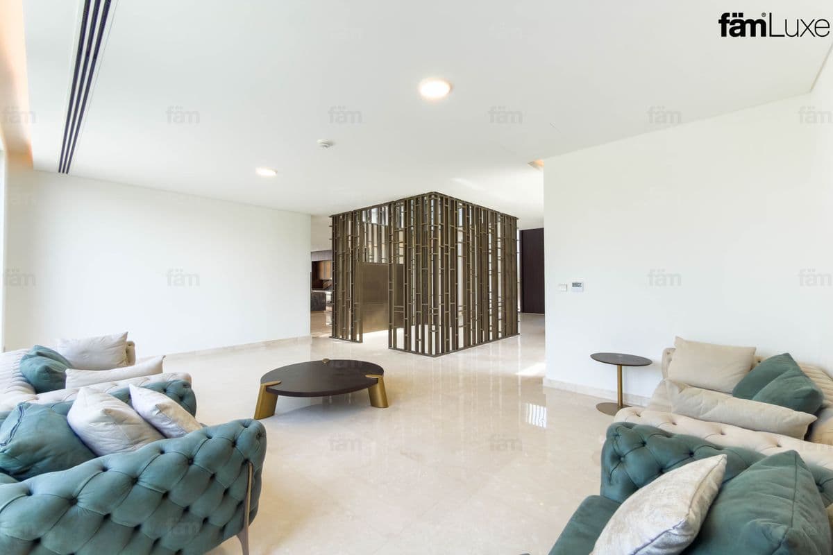 5 bedroom villa in Palm Hills, photograph 13 of 20