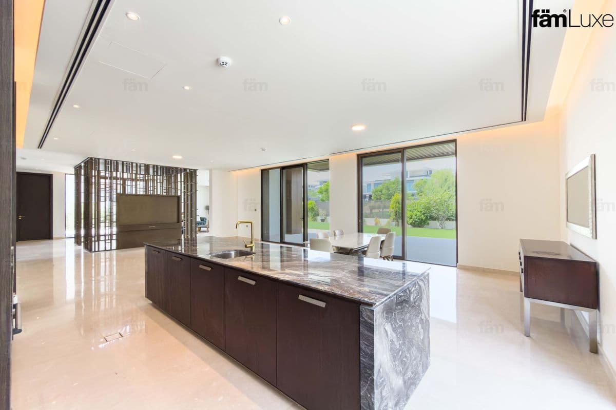 5 bedroom villa in Palm Hills, photograph 3 of 20