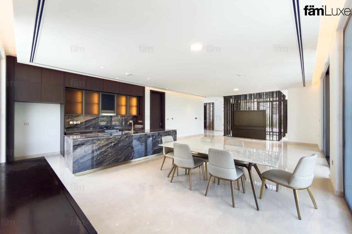 5 bedroom villa in Palm Hills, photograph 4 of 20