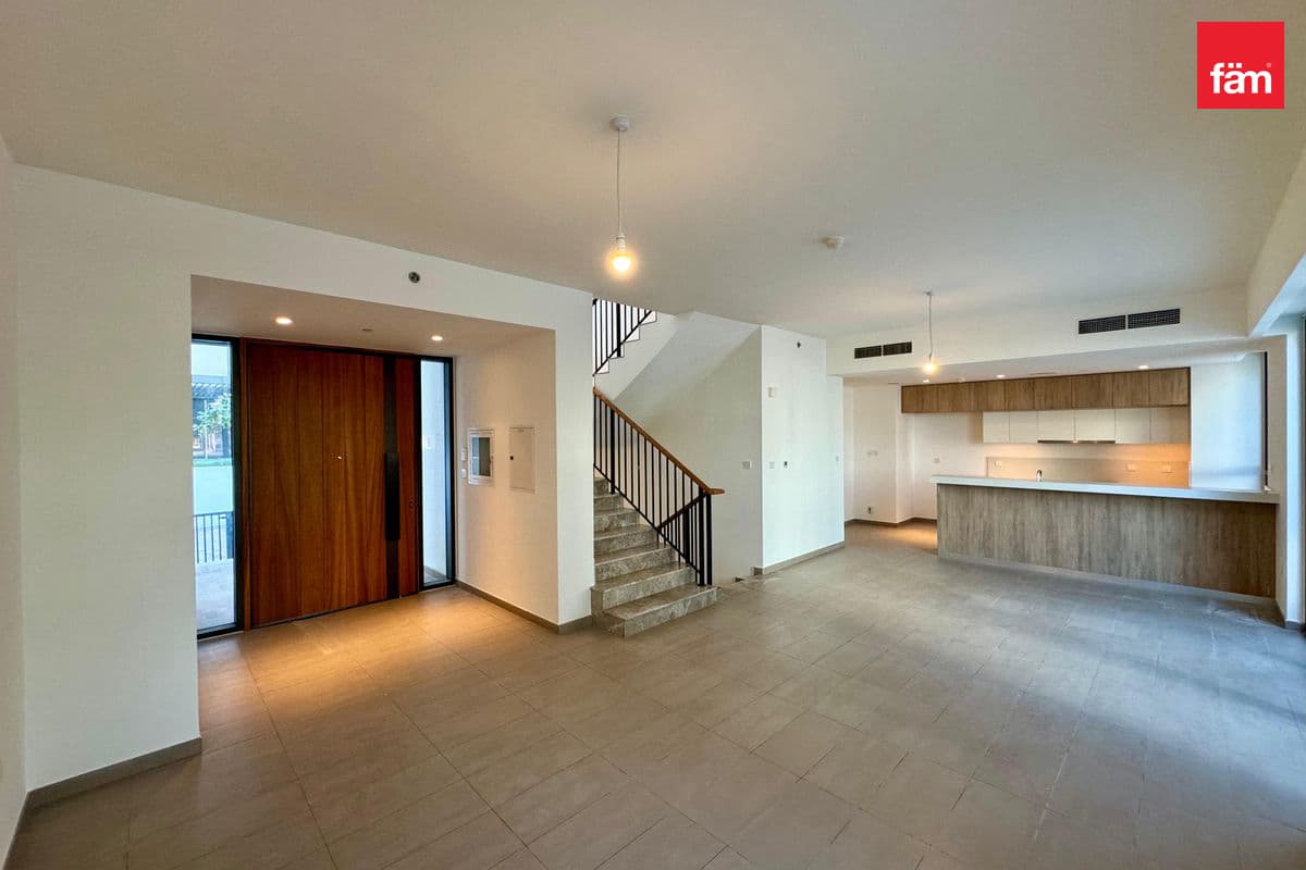 3 bedroom apartment in Park Ridge C, photograph 1 of 13
