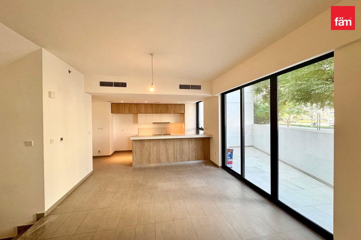 3 bedroom apartment in Park Ridge C, photograph 2 of 13