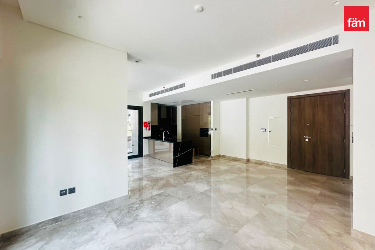 3 bedroom apartment in Peninsula Five - Building 1, photograph 4 of 16