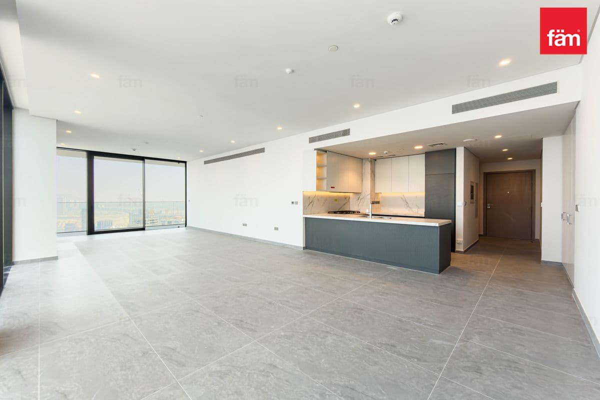 4 bedroom apartment in Peninsula Four, photograph 3 of 17