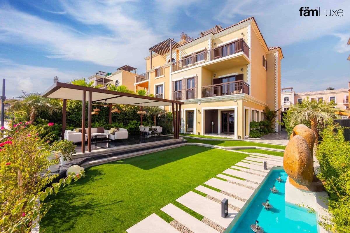 5 bedroom townhouse in Sur La Mer, photograph 1 of 20