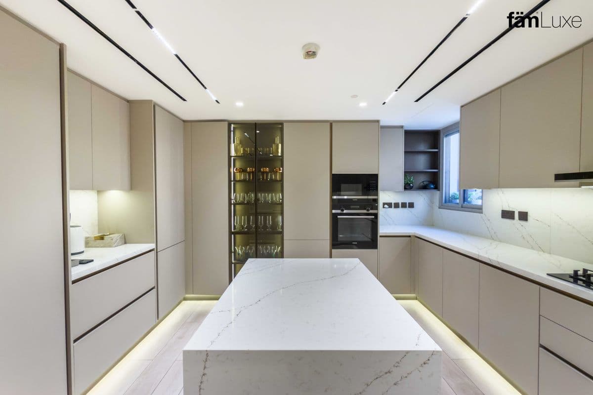 5 bedroom townhouse in Sur La Mer, photograph 13 of 20