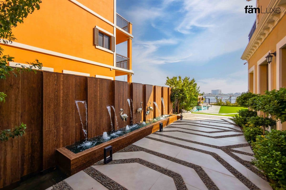 5 bedroom townhouse in Sur La Mer, photograph 19 of 20