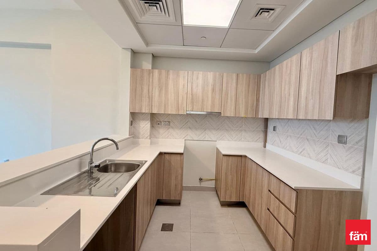 1 bedroom apartment in Sway Residences, photograph 8 of 16