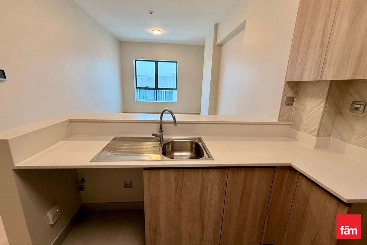 1 bedroom apartment in Sway Residences, photograph 7 of 16