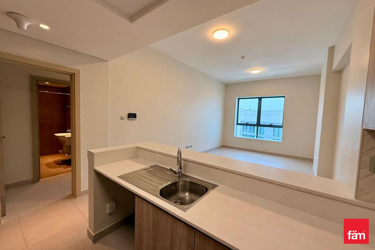 1 bedroom apartment in Sway Residences, photograph 1 of 16