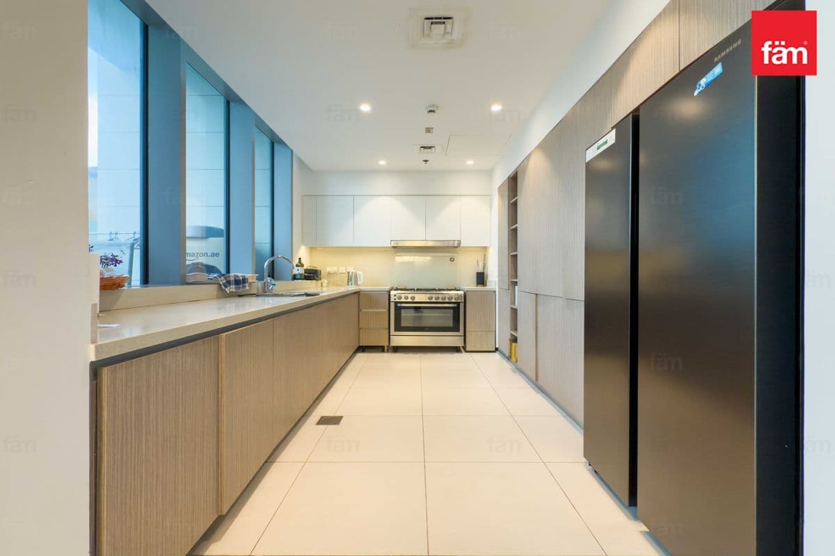 3 bedroom apartment in The Grand, photograph 13 of 20