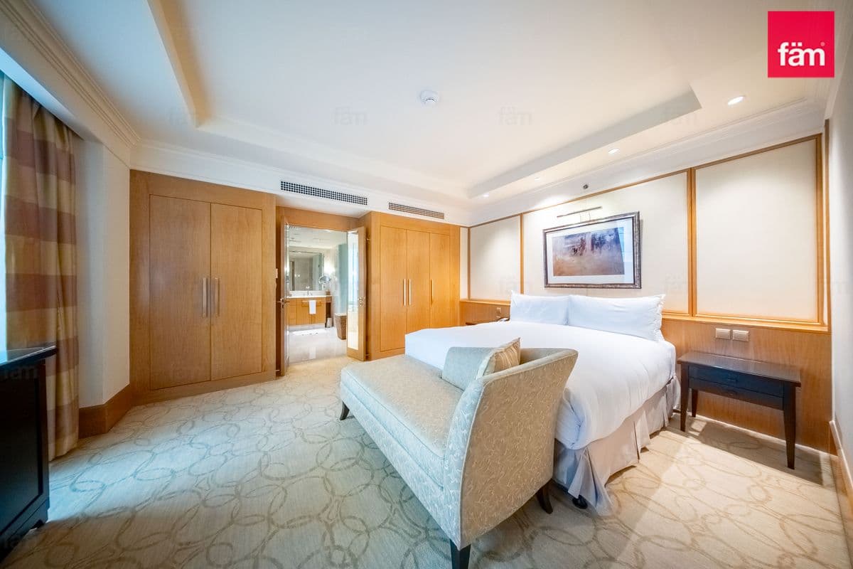 1 bedroom apartment in The Ritz-Carlton - DIFC, photograph 1 of 16