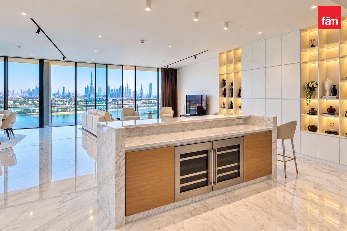 4 bedroom apartment in The Royal Atlantis Residences, photograph 1 of 20