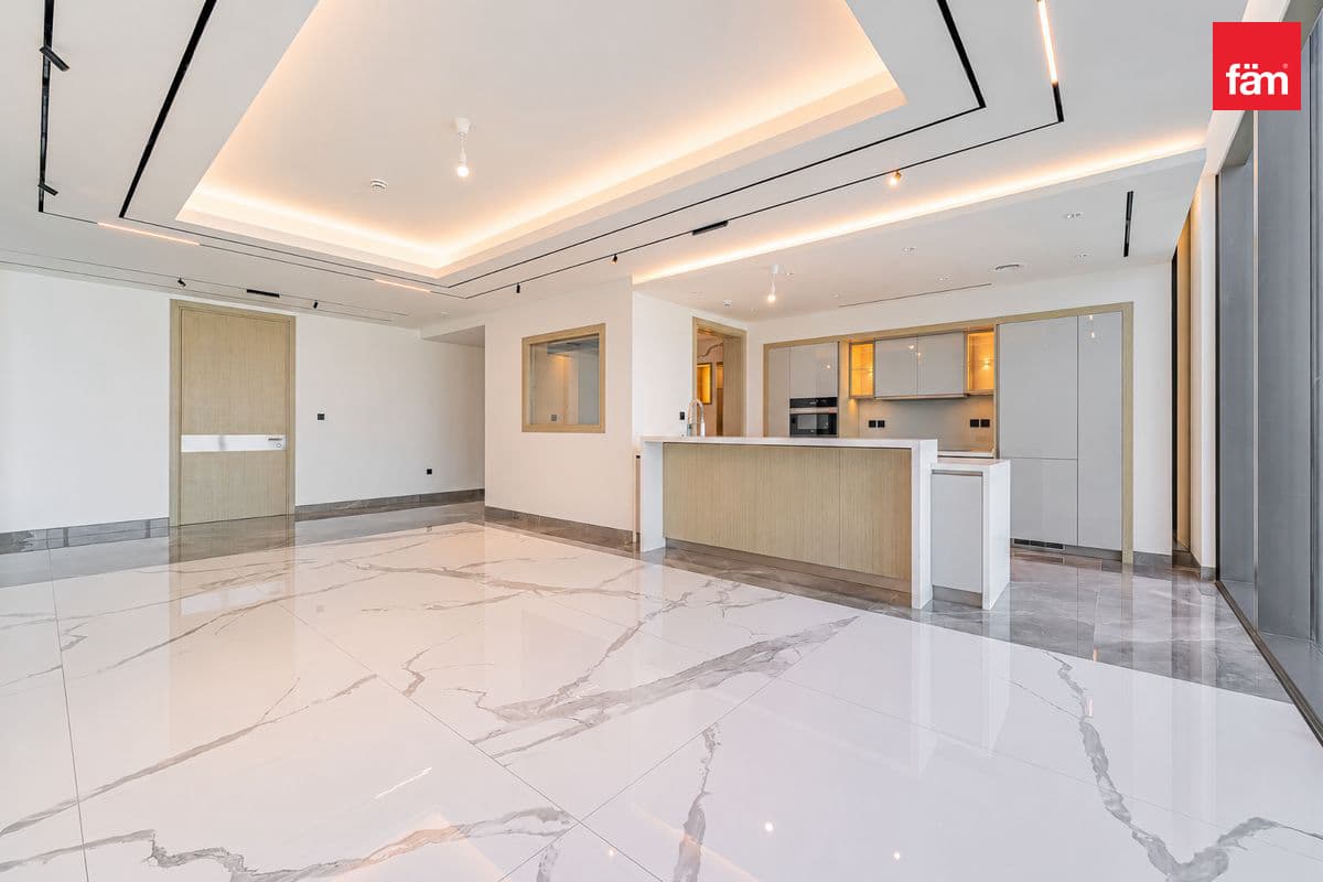 4 bedroom apartment in The S Tower, photograph 6 of 16
