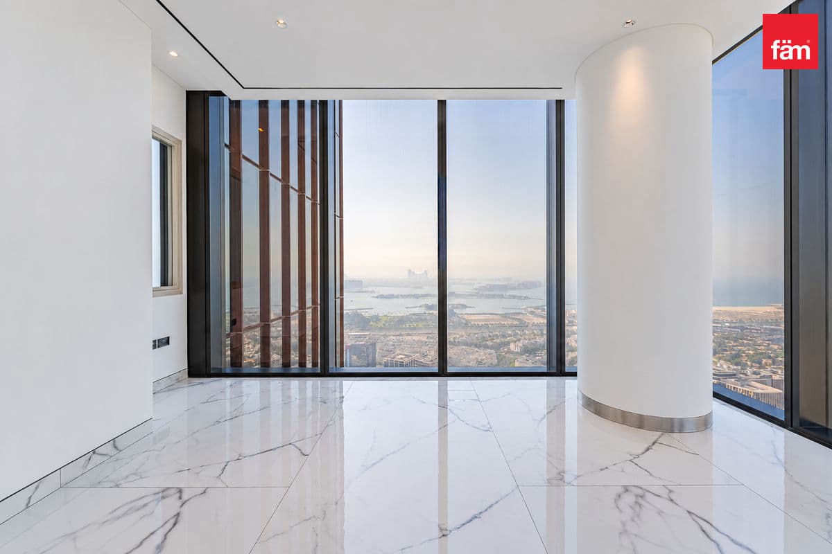 4 bedroom apartment in The S Tower, photograph 4 of 16