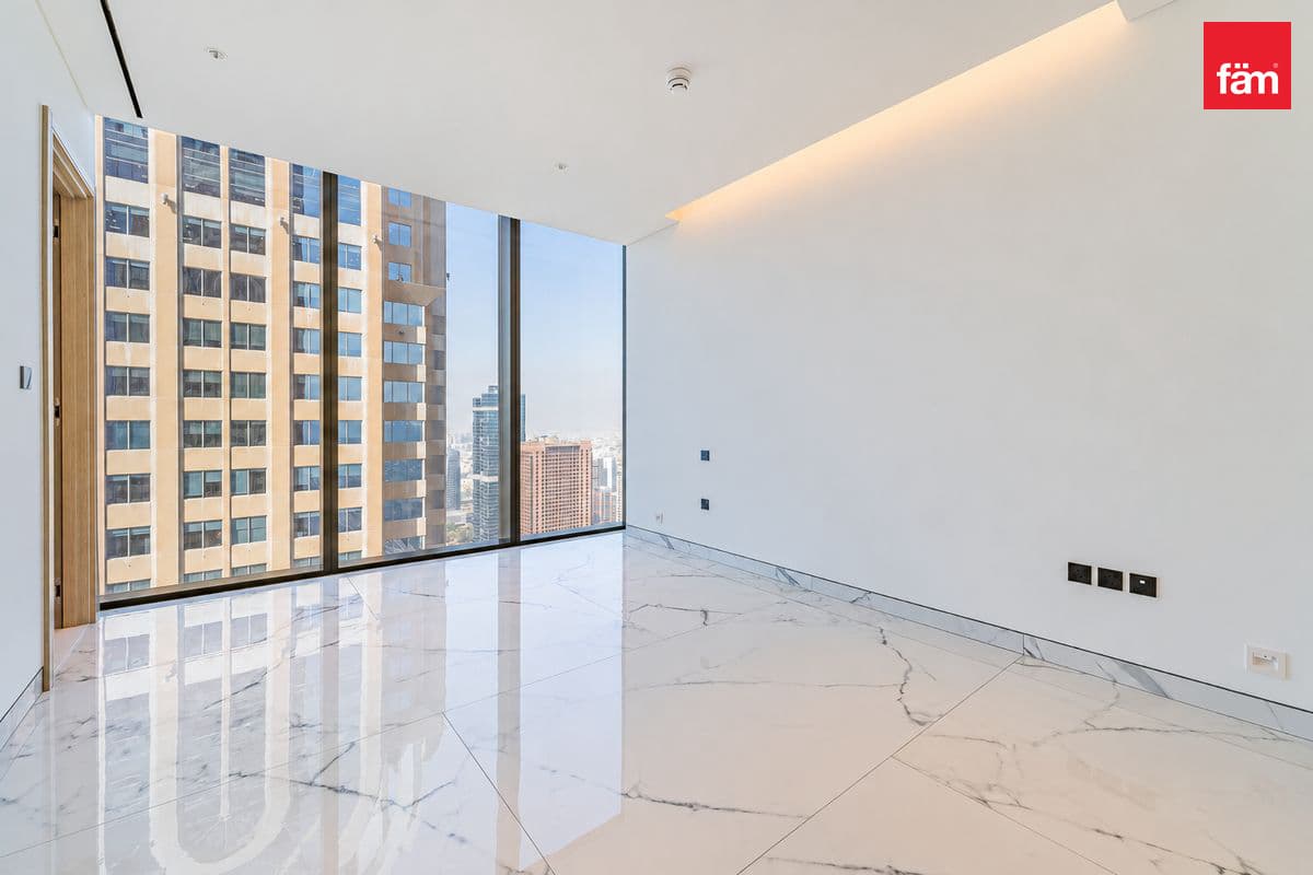 4 bedroom apartment in The S Tower, photograph 5 of 16
