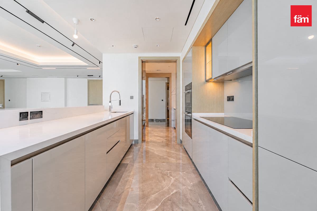 4 bedroom apartment in The S Tower, photograph 13 of 16