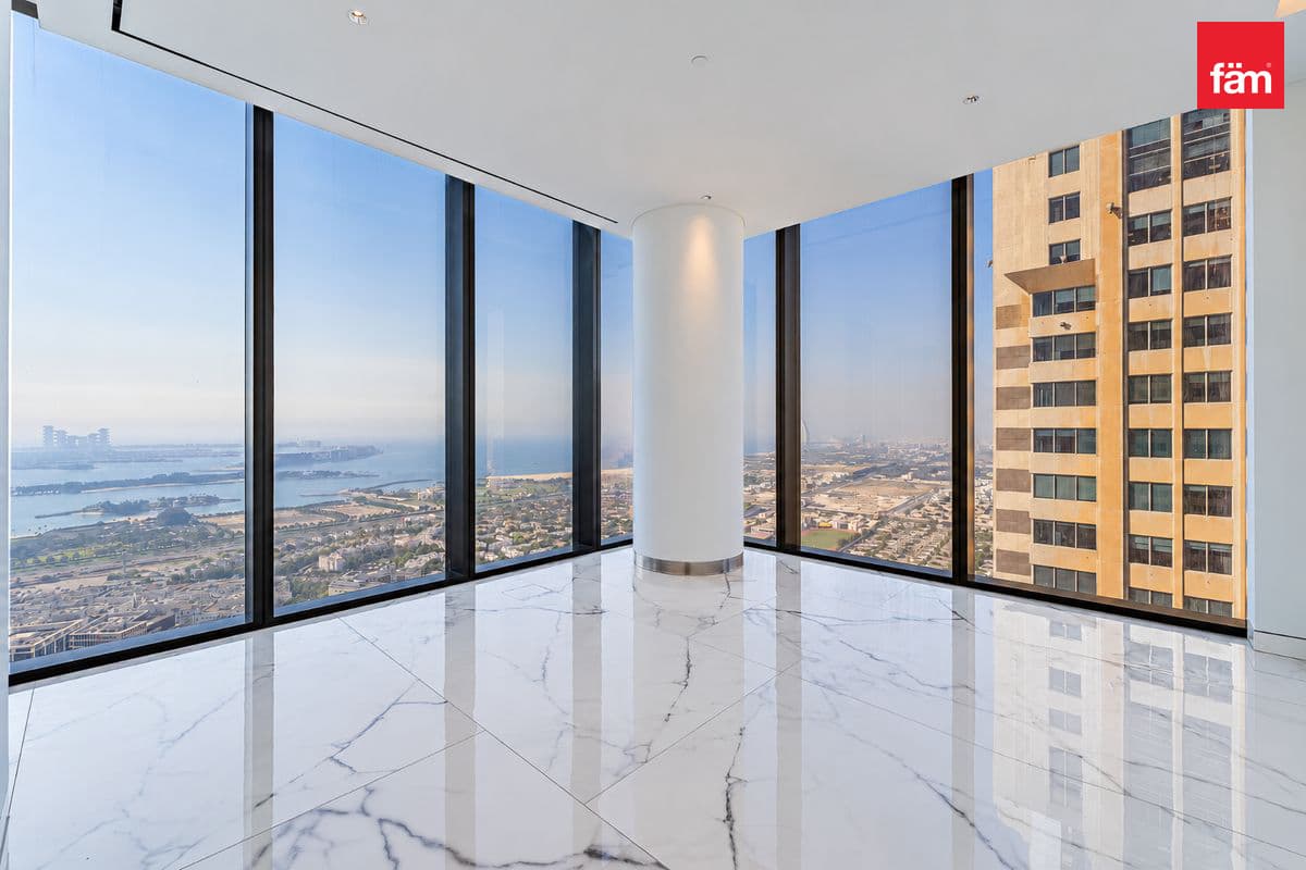 4 bedroom apartment in The S Tower, photograph 3 of 16