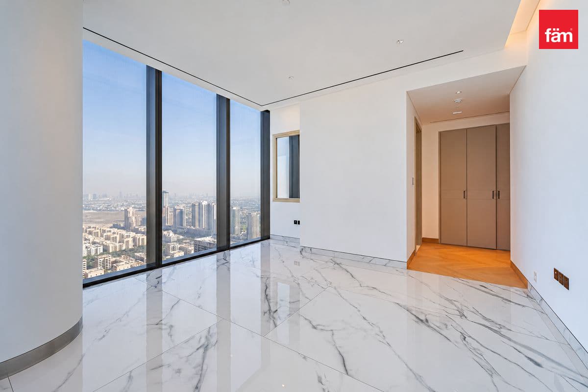 4 bedroom apartment in The S Tower, photograph 9 of 16