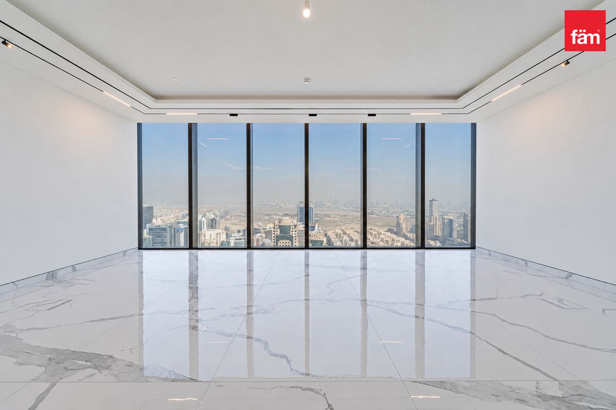 4 bedroom apartment in The S Tower, photograph 8 of 16