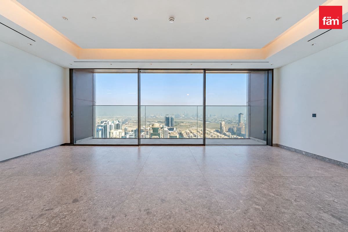 4 bedroom apartment in The S Tower, photograph 10 of 16