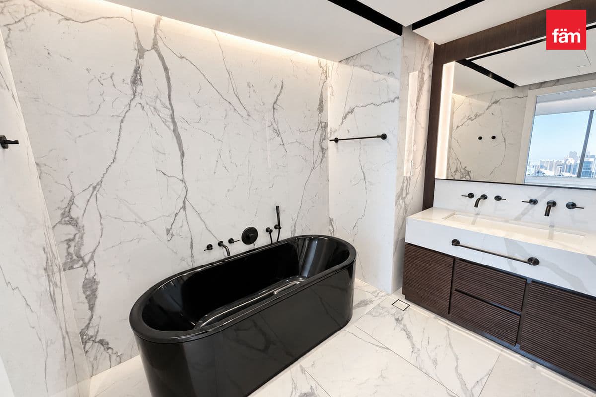 3 bedroom apartment in Uptown Tower - JLT, photograph 4 of 18