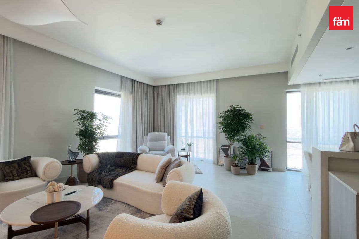 3 bedroom apartment in VIDA Residences Creek Beach, photograph 2 of 12