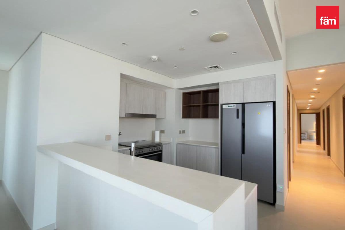 3 bedroom apartment in VIDA Residences Creek Beach, photograph 4 of 12