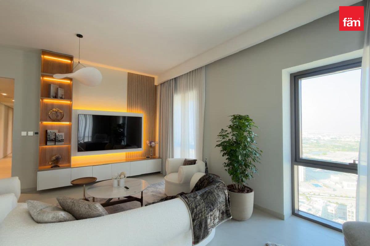 3 bedroom apartment in VIDA Residences Creek Beach, photograph 1 of 12