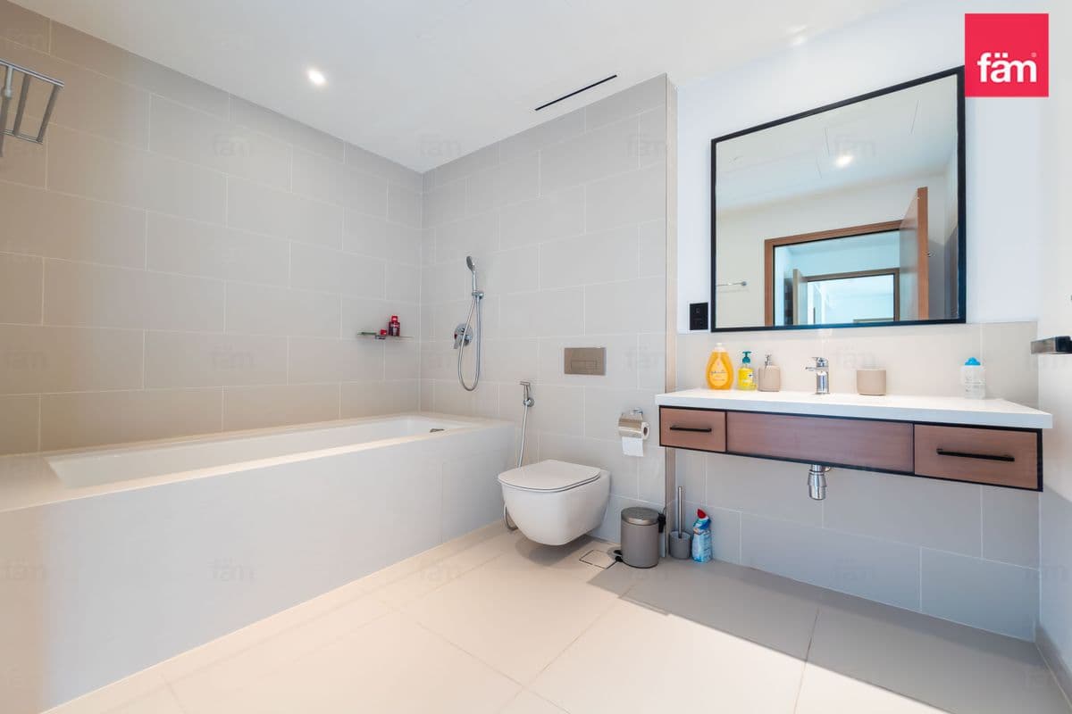 3 bedroom apartment in Vida Residences Dubai Marina, photograph 4 of 20