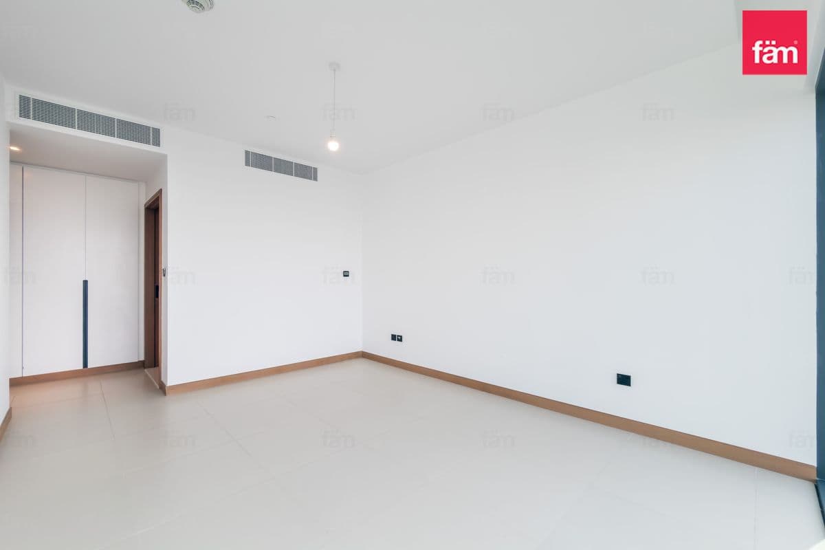 3 bedroom apartment in Vida Residences Dubai Marina, photograph 3 of 20