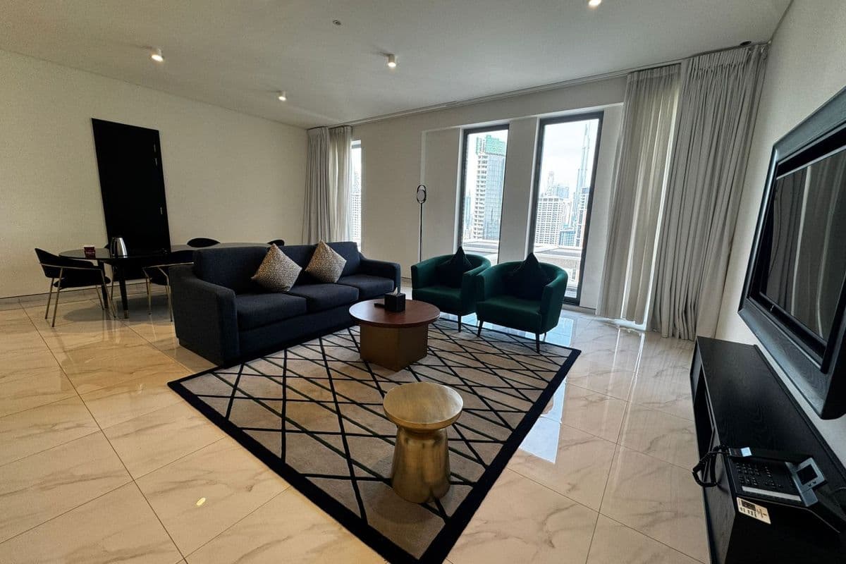 3 bedroom hotel apartment in Millennium Atria, photograph 2 of 20