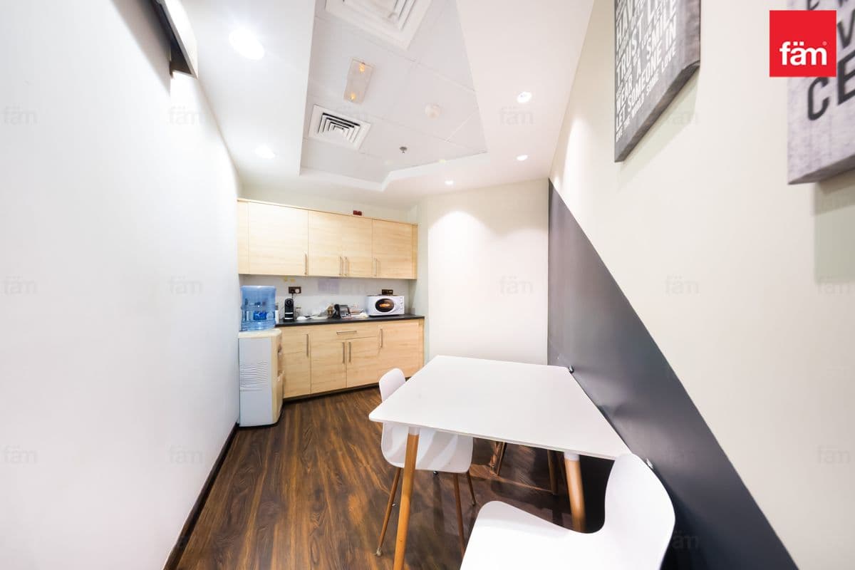 office in Anantara Downtown Business Tower, photograph 13 of 20