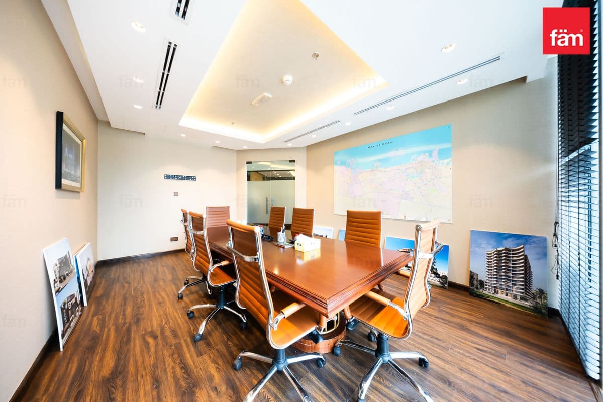 office in Anantara Downtown Business Tower, photograph 4 of 20