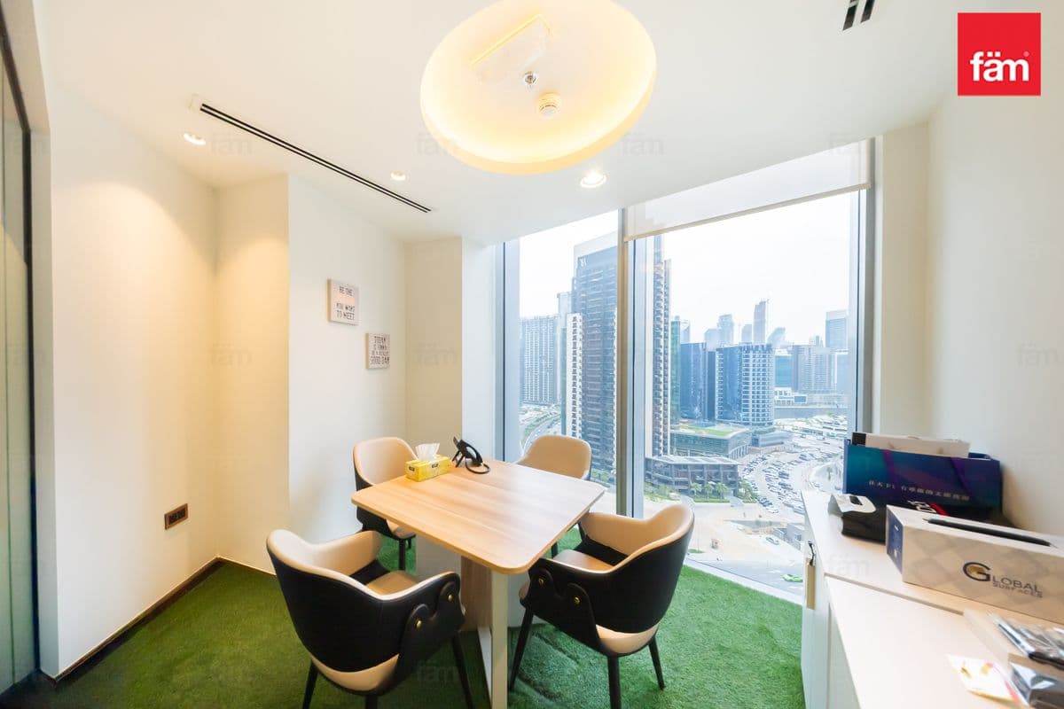 office in Anantara Downtown Business Tower, photograph 6 of 20
