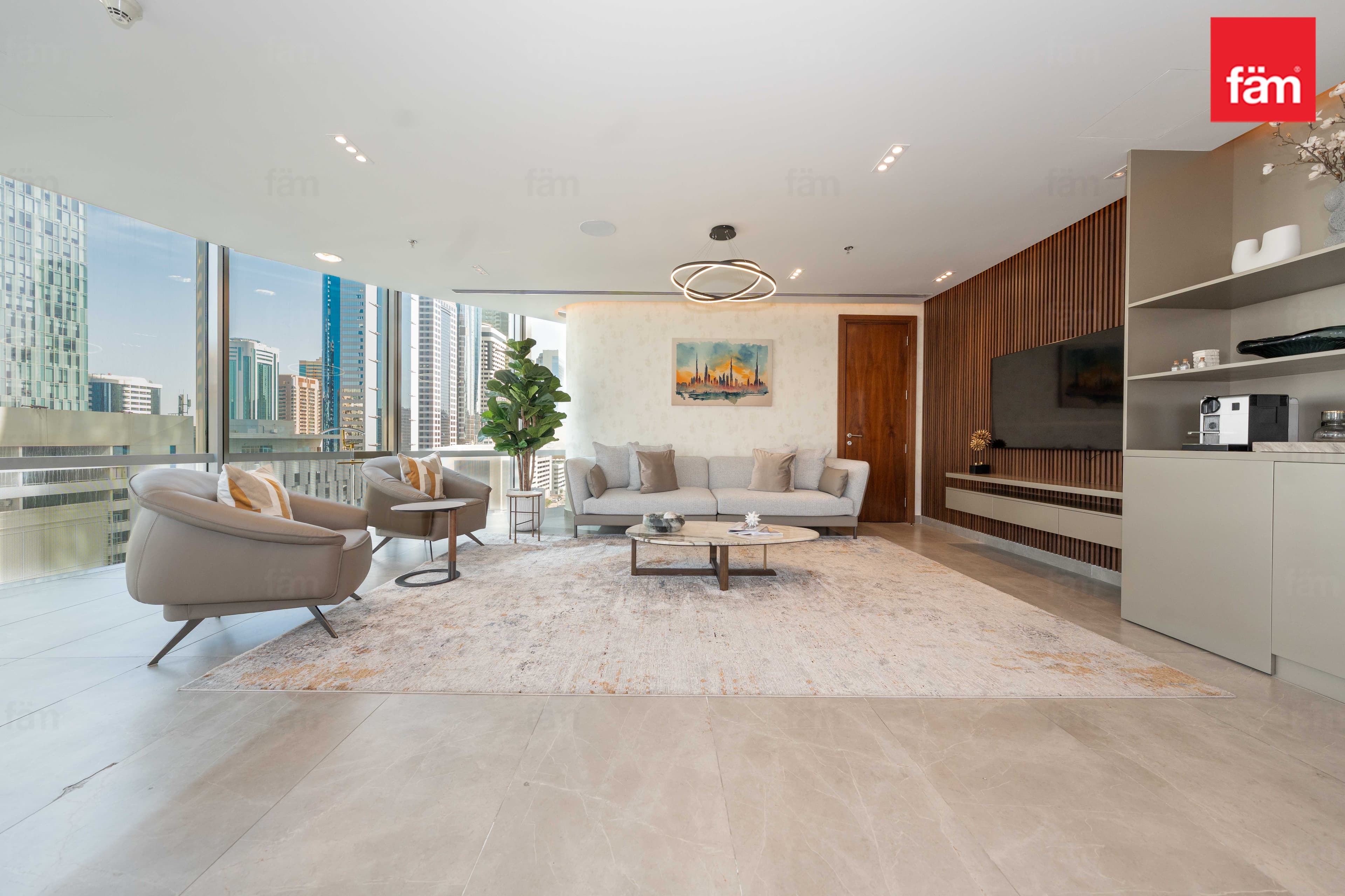 office in Emirates Financial Towers South Tower, photograph 2 of 20