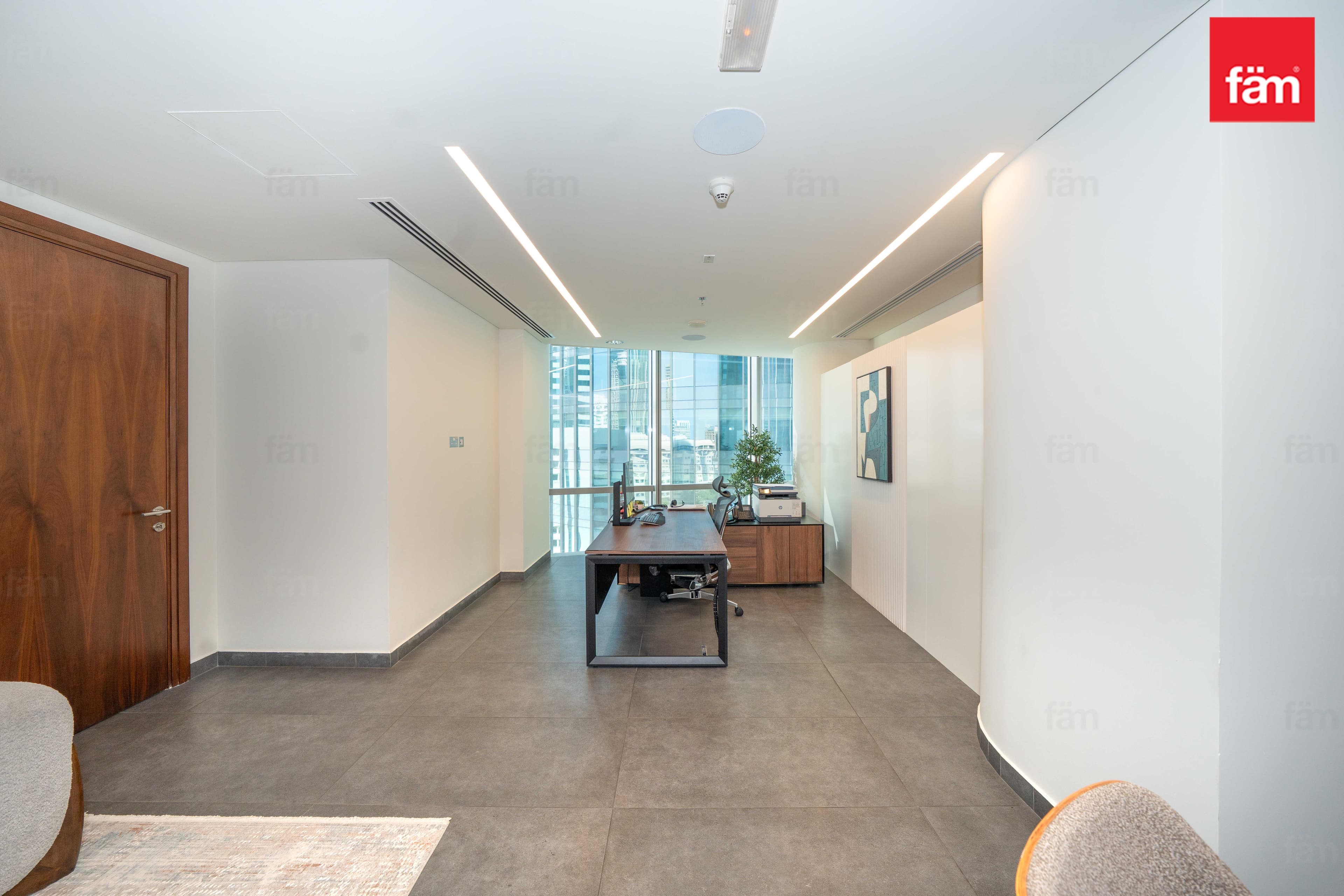 office in Emirates Financial Towers South Tower, photograph 7 of 20