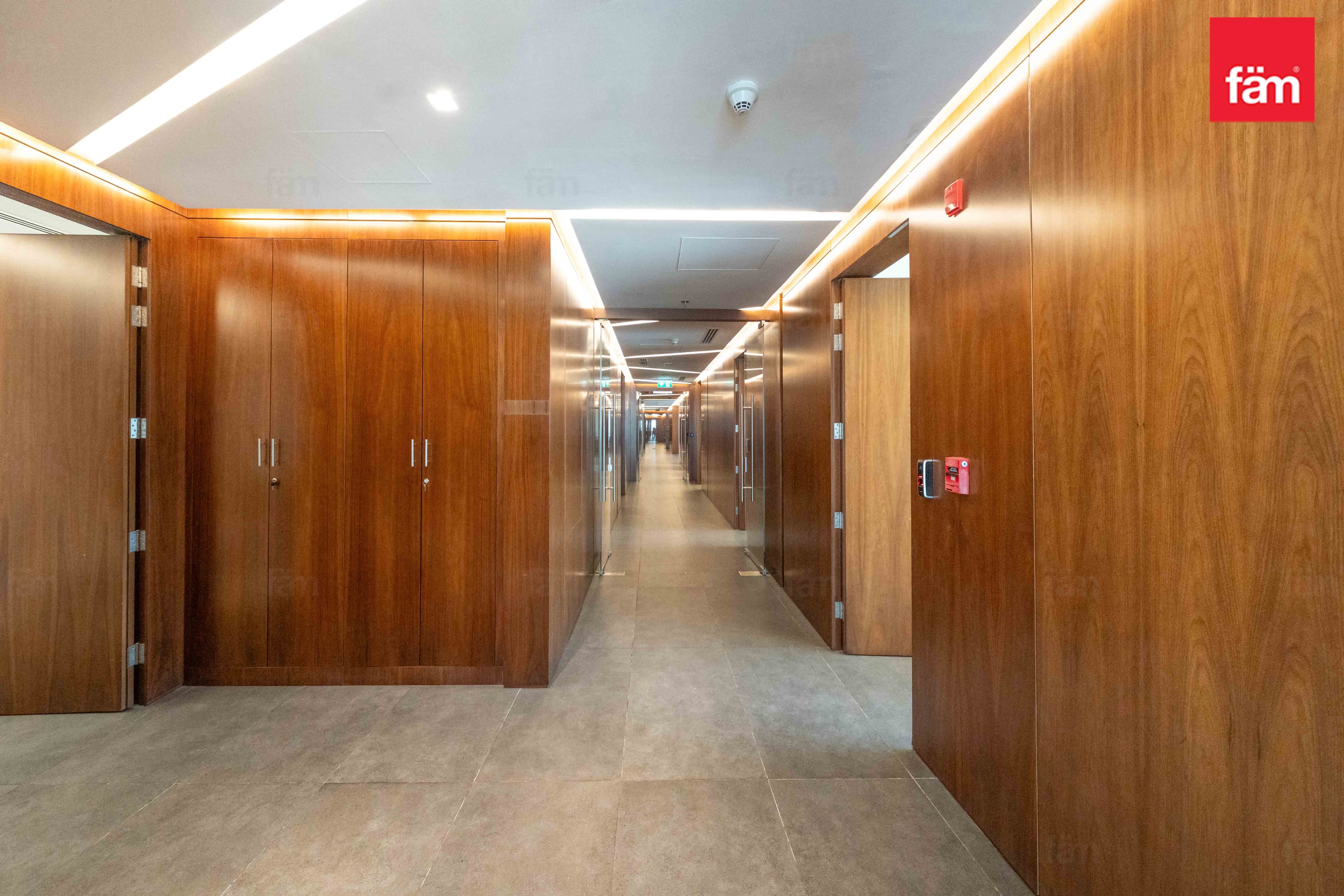office in Emirates Financial Towers South Tower, photograph 17 of 20