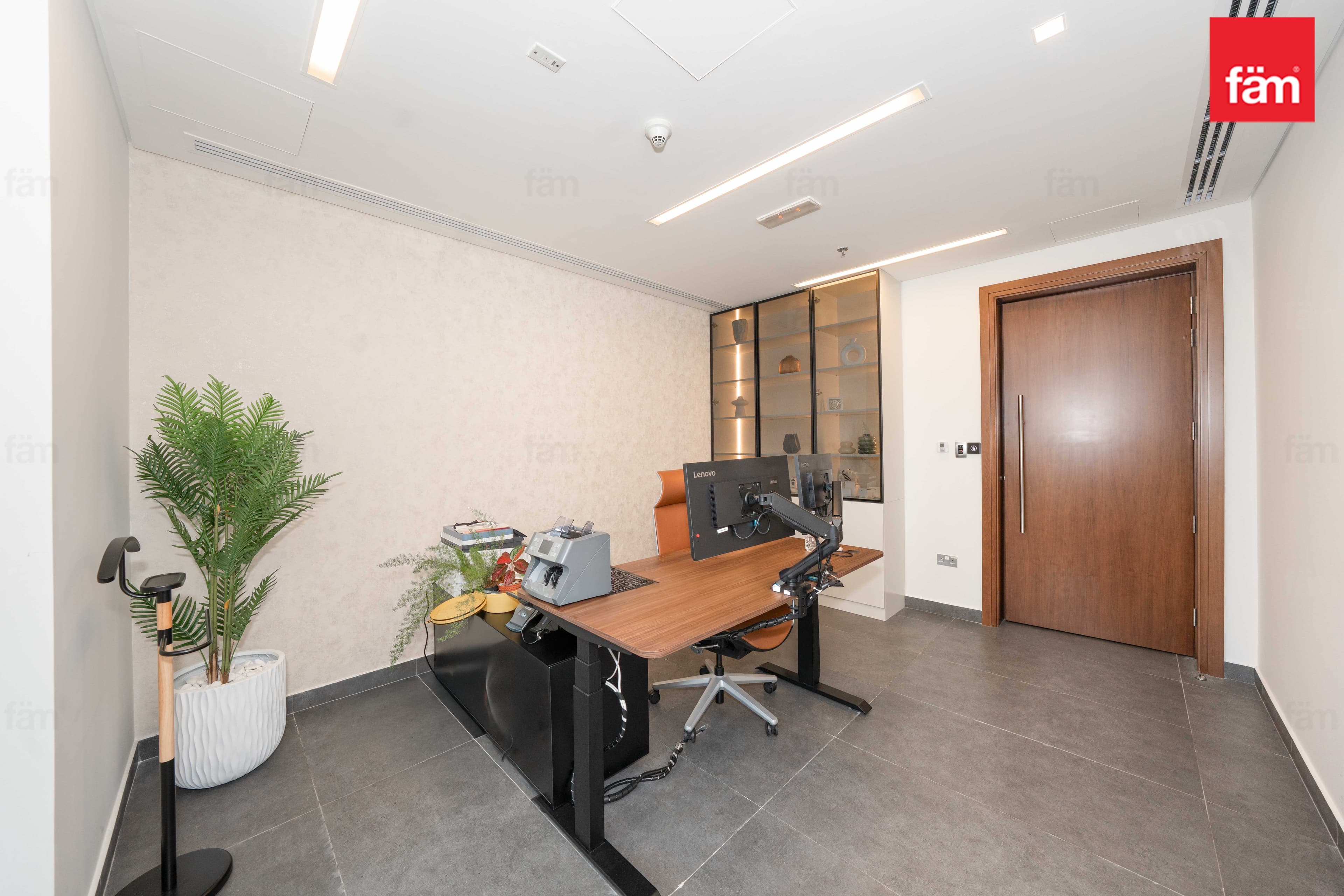 office in Emirates Financial Towers South Tower, photograph 18 of 20