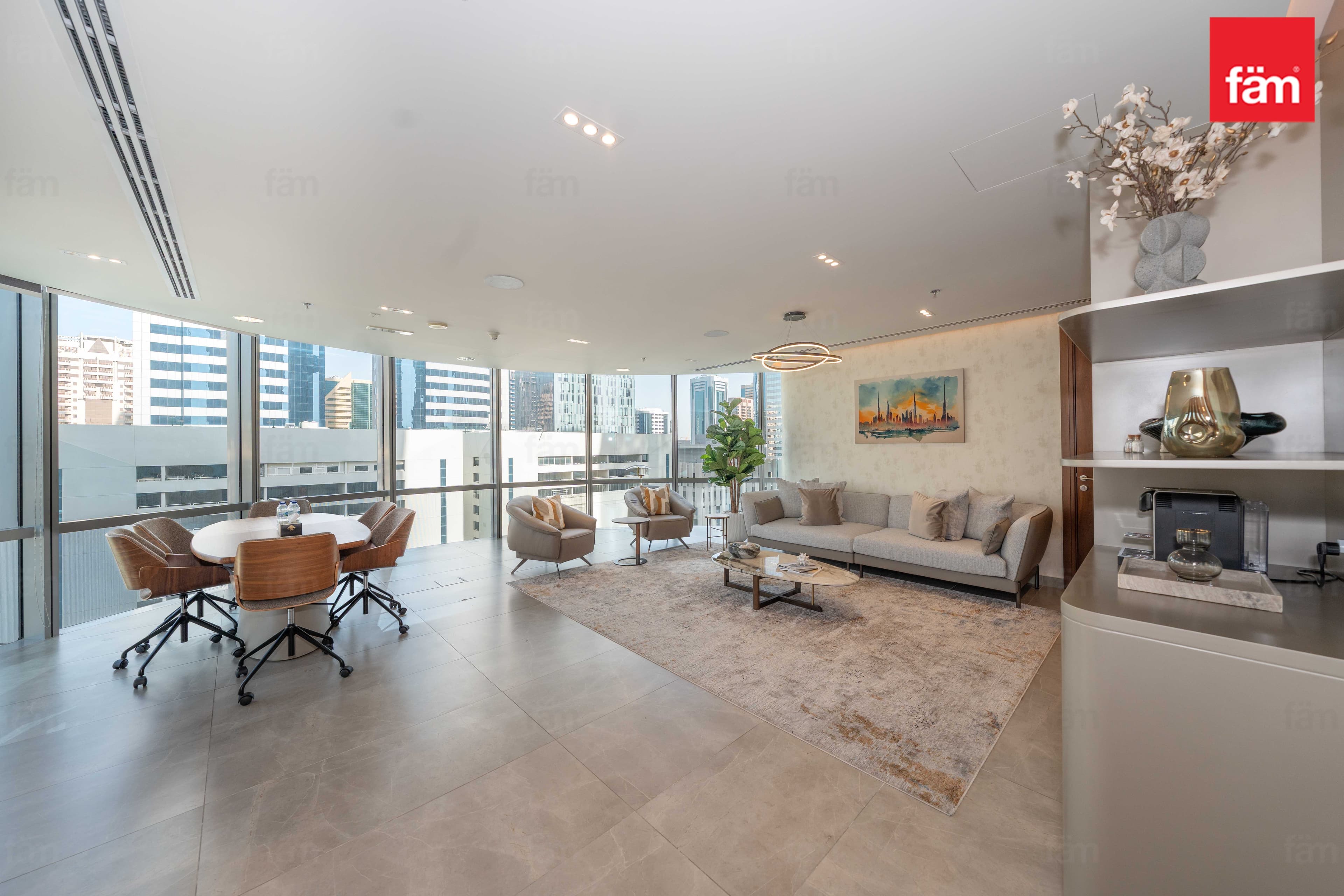 office in Emirates Financial Towers South Tower, photograph 1 of 20