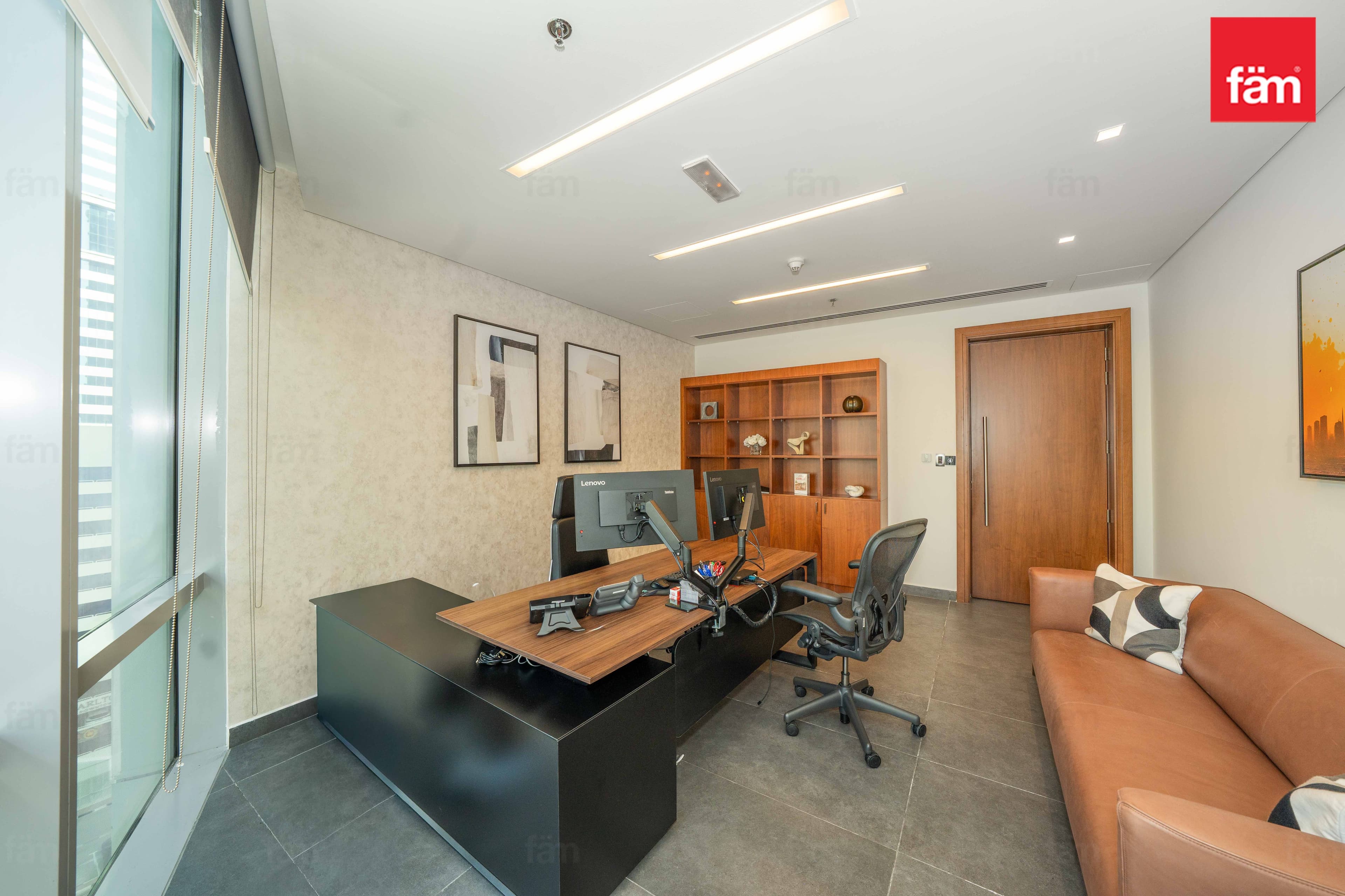 office in Emirates Financial Towers South Tower, photograph 16 of 20