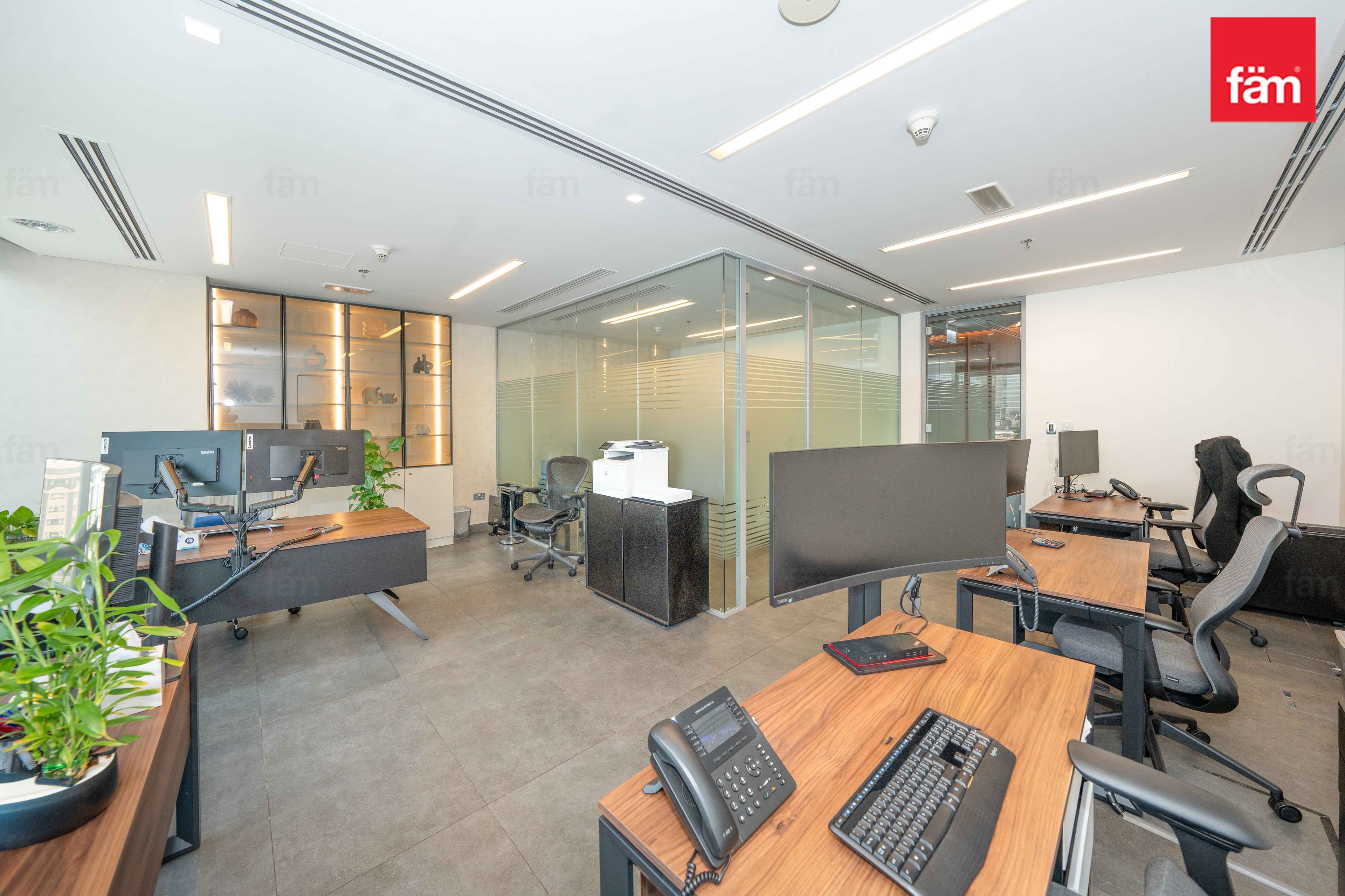 office in Emirates Financial Towers South Tower, photograph 11 of 20