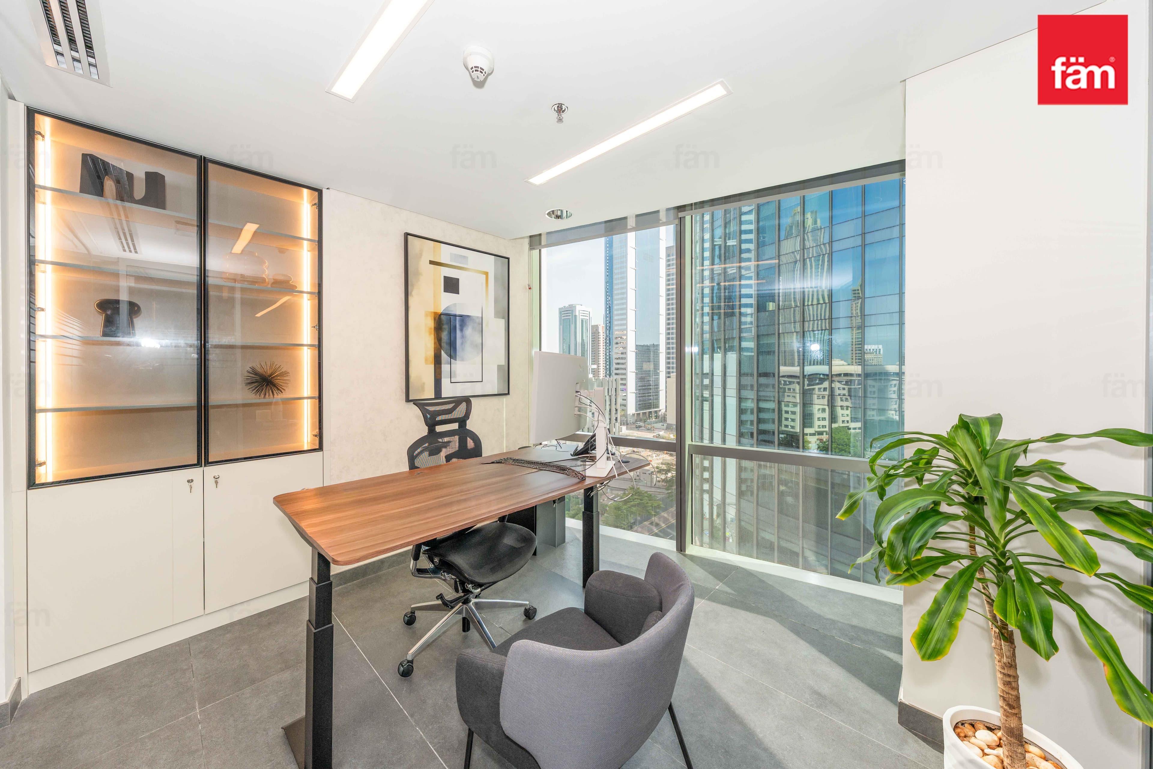 office in Emirates Financial Towers South Tower, photograph 6 of 20