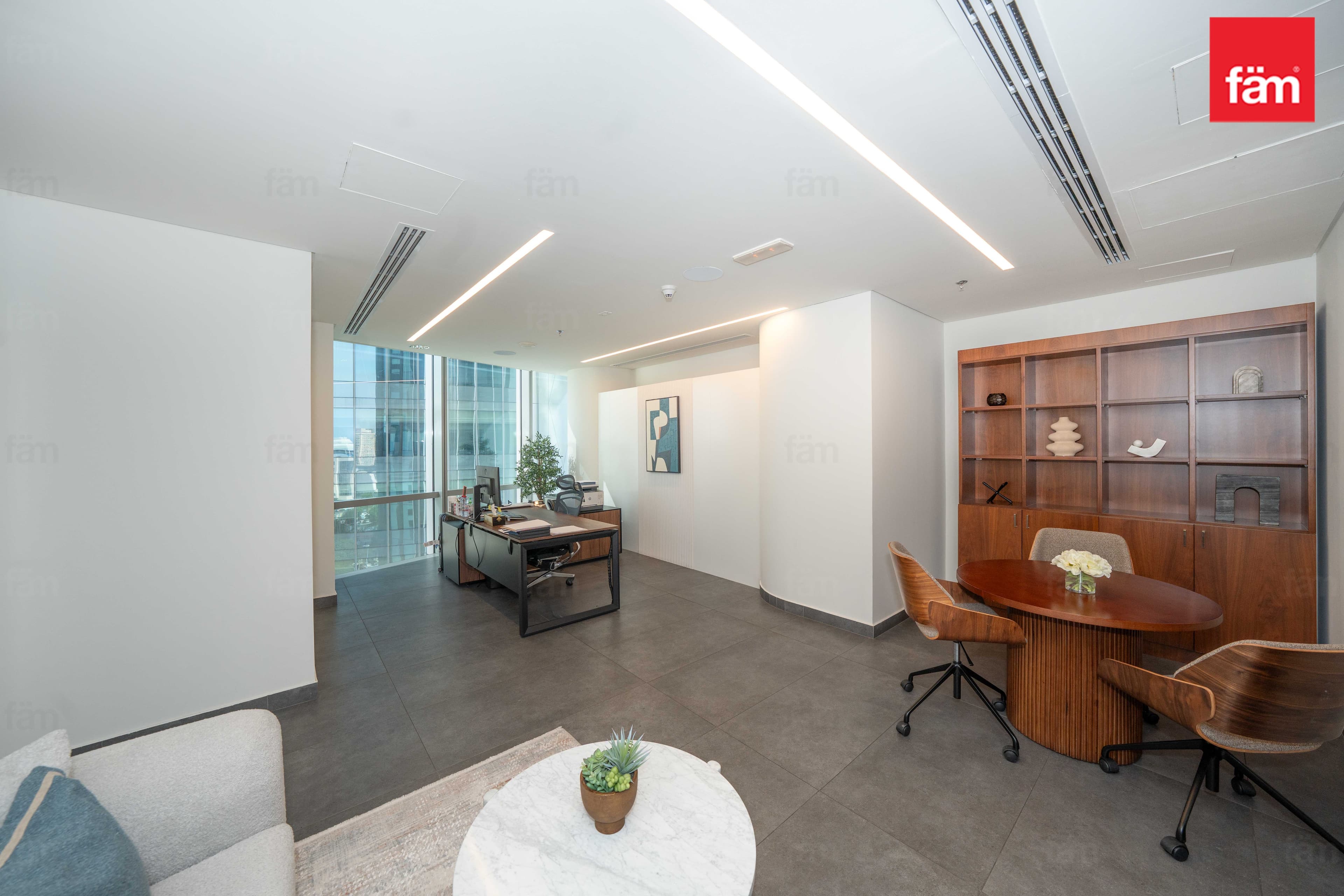 office in Emirates Financial Towers South Tower, photograph 9 of 20