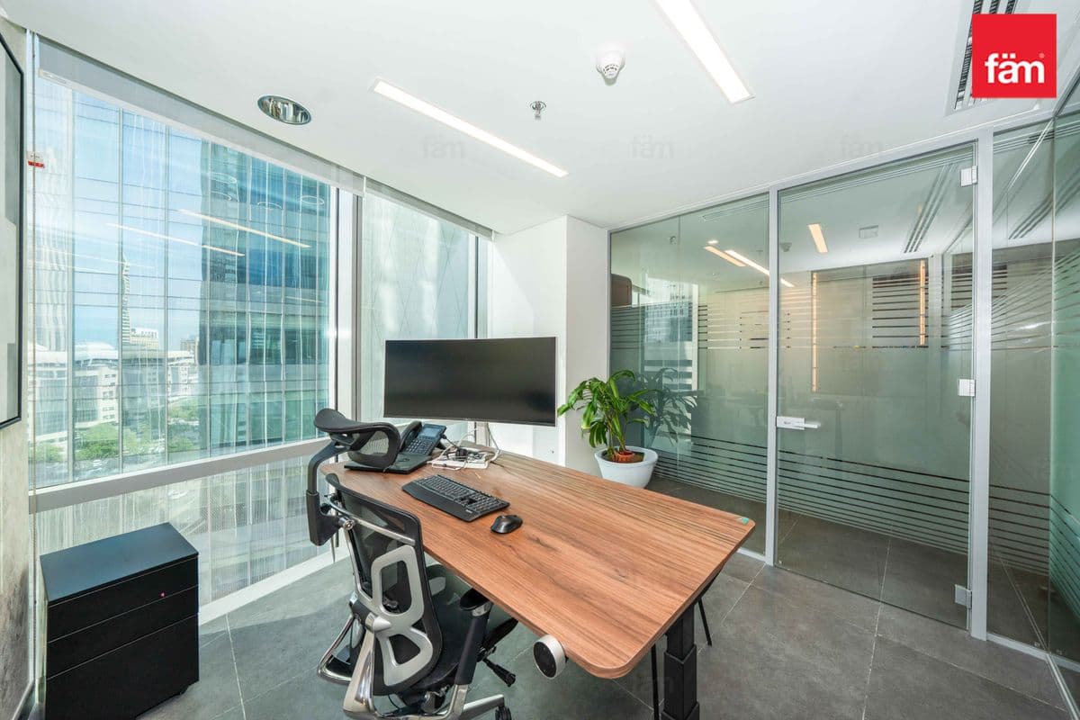 office in Emirates Financial Towers South Tower, photograph 18 of 20