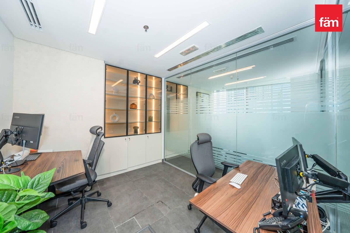 office in Emirates Financial Towers South Tower, photograph 17 of 20