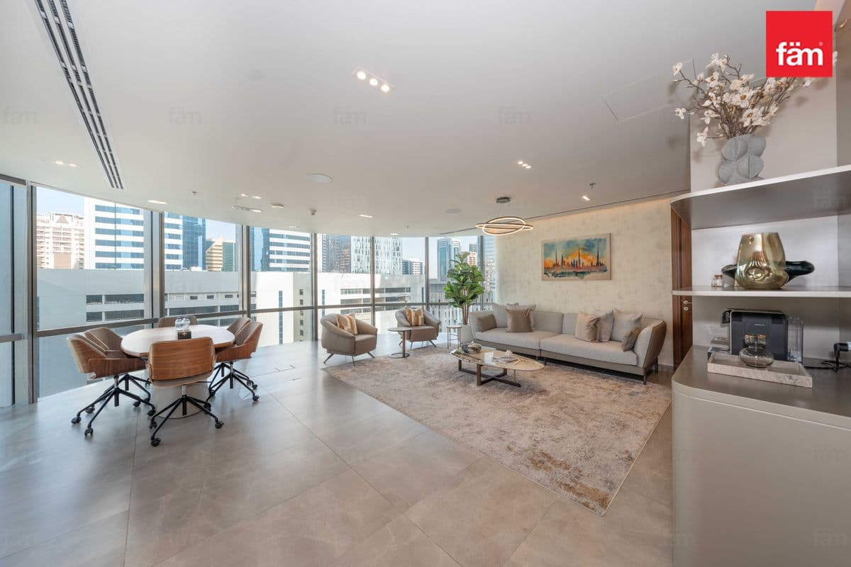 office in Emirates Financial Towers South Tower, photograph 4 of 20